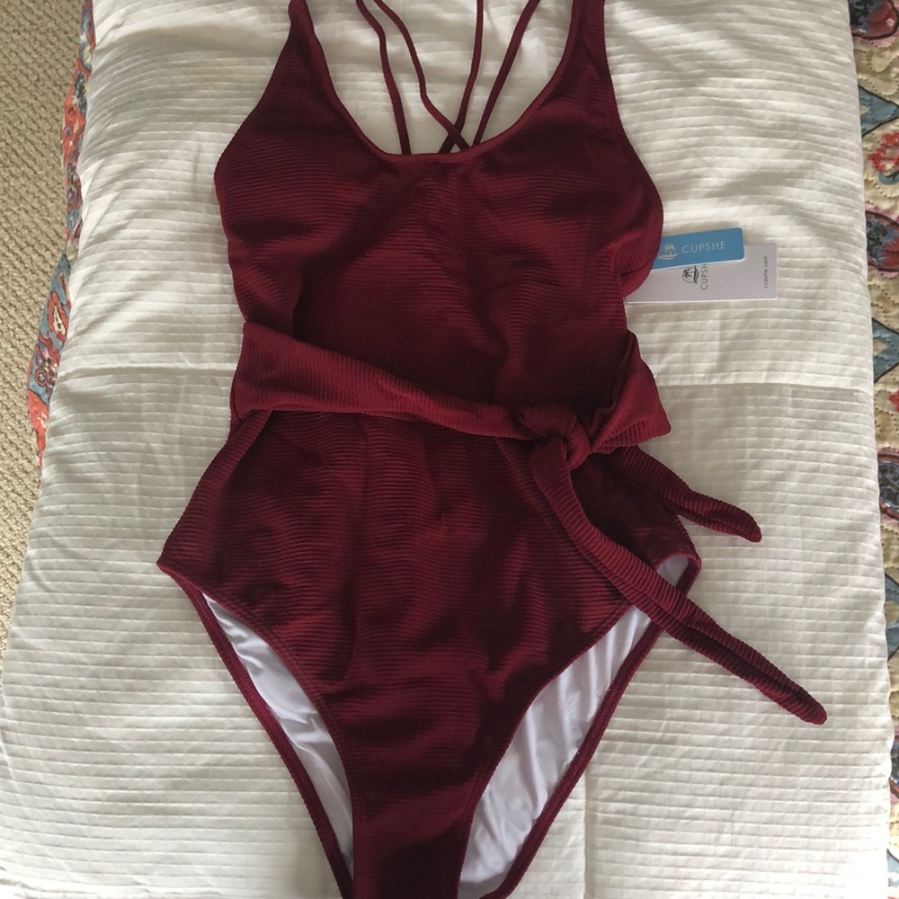 Burgundy side knot Cupshe bathing suit. NWT